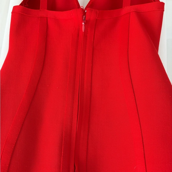 Elegant Red Sleeveless Dress - Picture 4 of 4